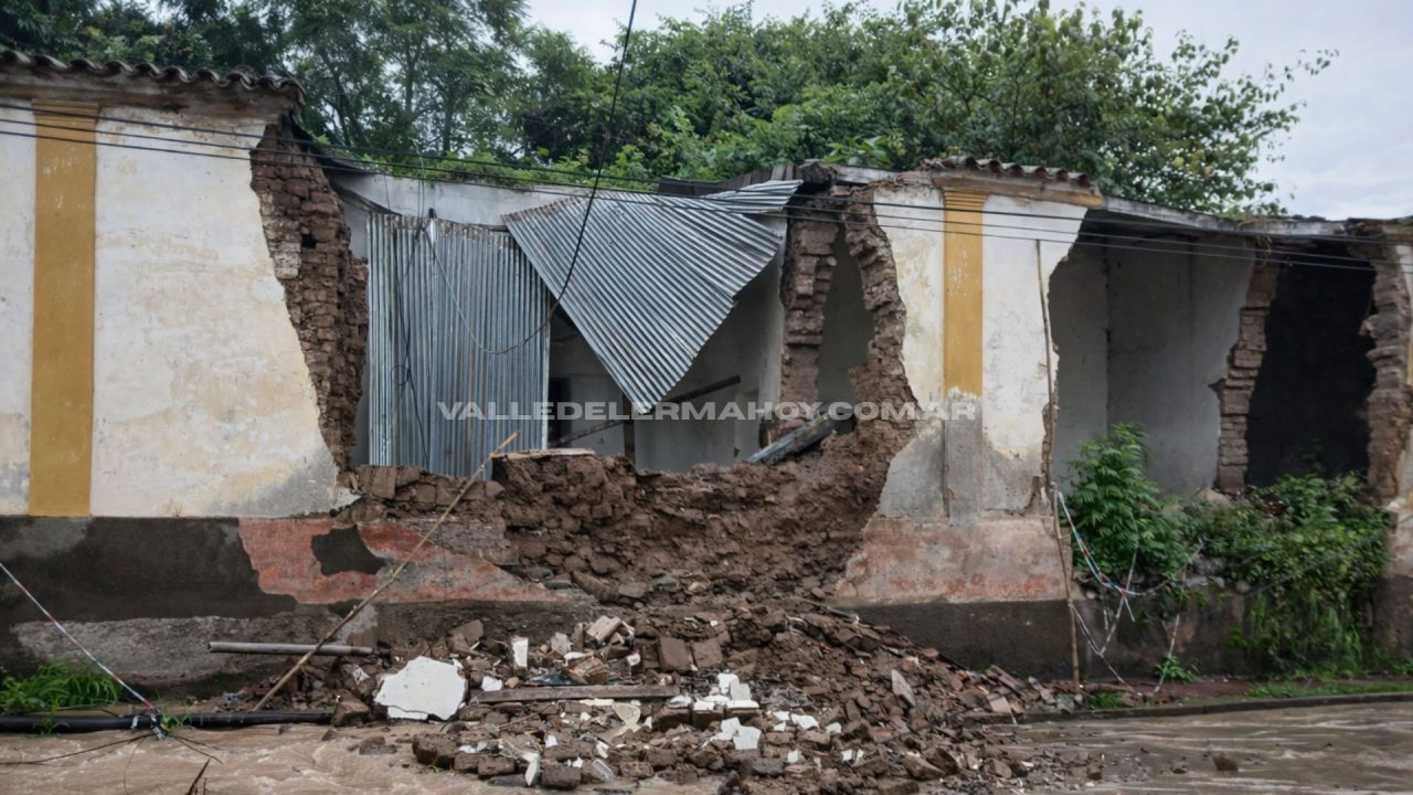 Colapsó parte de una antigua casona tras las lluvias en Rosario de Lerma