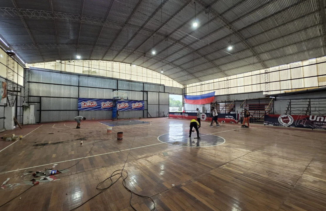 Comenzó la restauración del piso del Club Sportivo Social Quijano