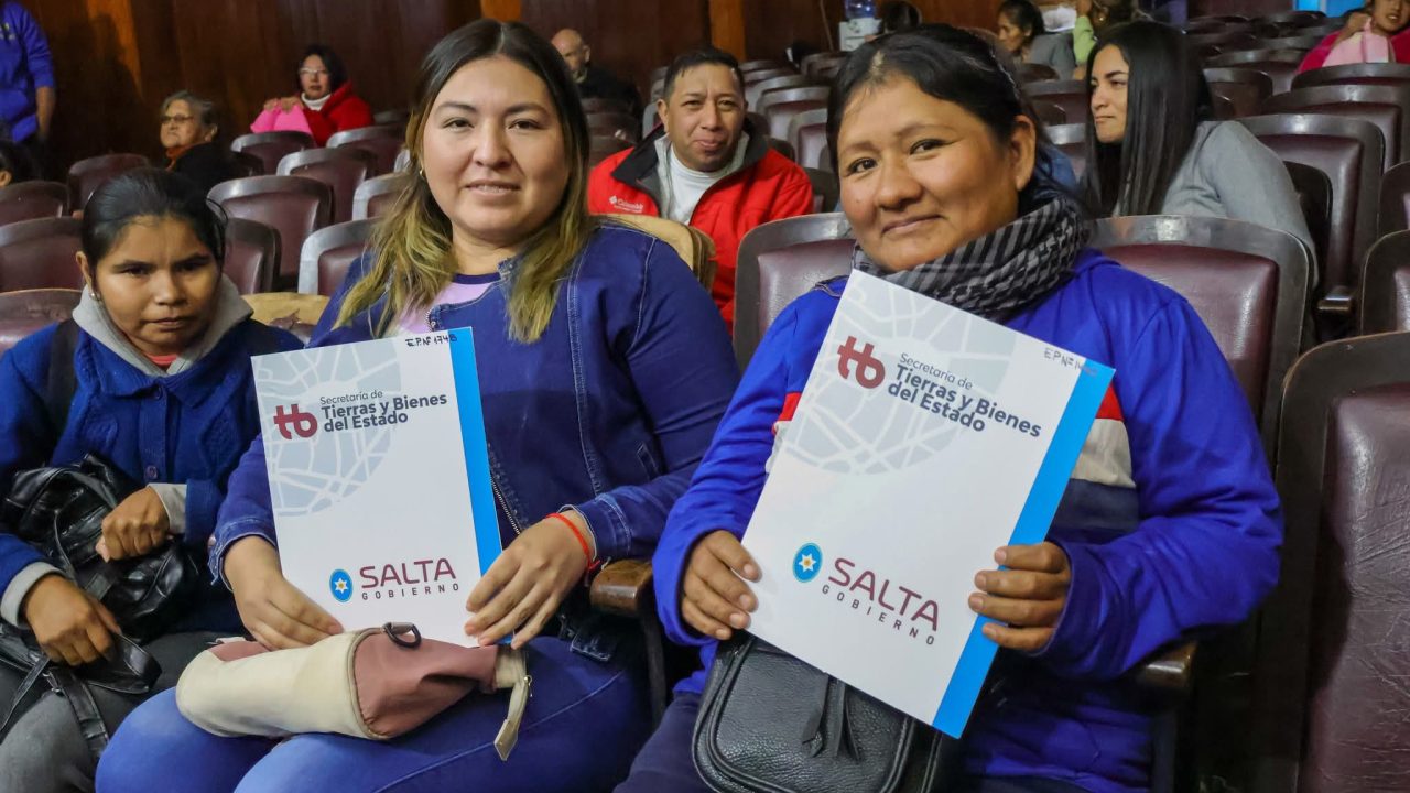 Entrega de Escrituras: Más familias cerrillanas avanzan hacia la titularidad de sus viviendas