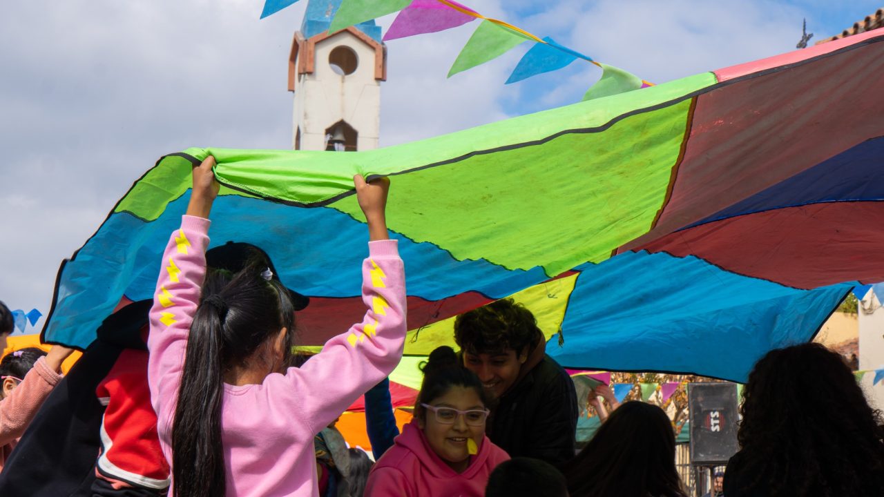 La calle volvió a ser punto de encuentro para las familias cerrillanas