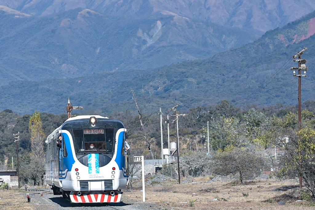 No alcanza con que el tren vuelva: El Valle de Lerma merece un tren del siglo XXI