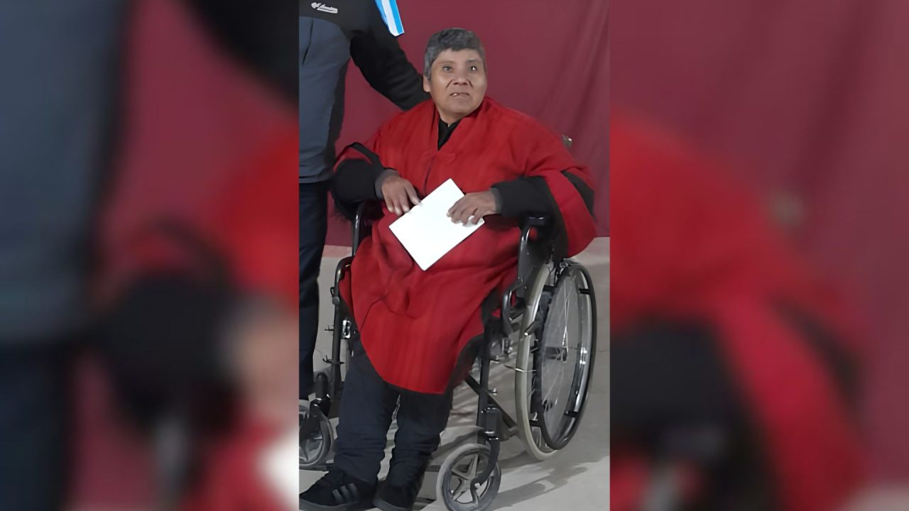 Ayudemos a que Francisco recupere su viejo poncho: Es el recuerdo de sus papás