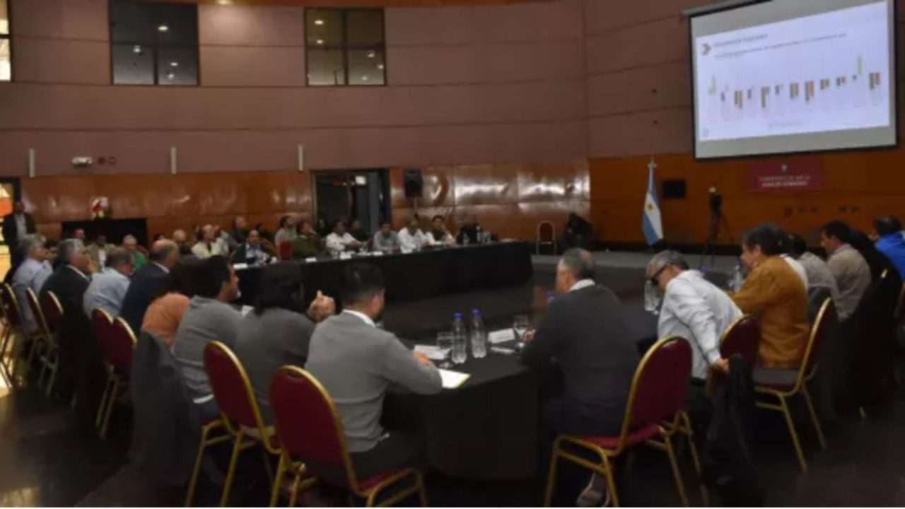 Provincia y gremios estatales firmaron acuerdo salarial por el 13,5%