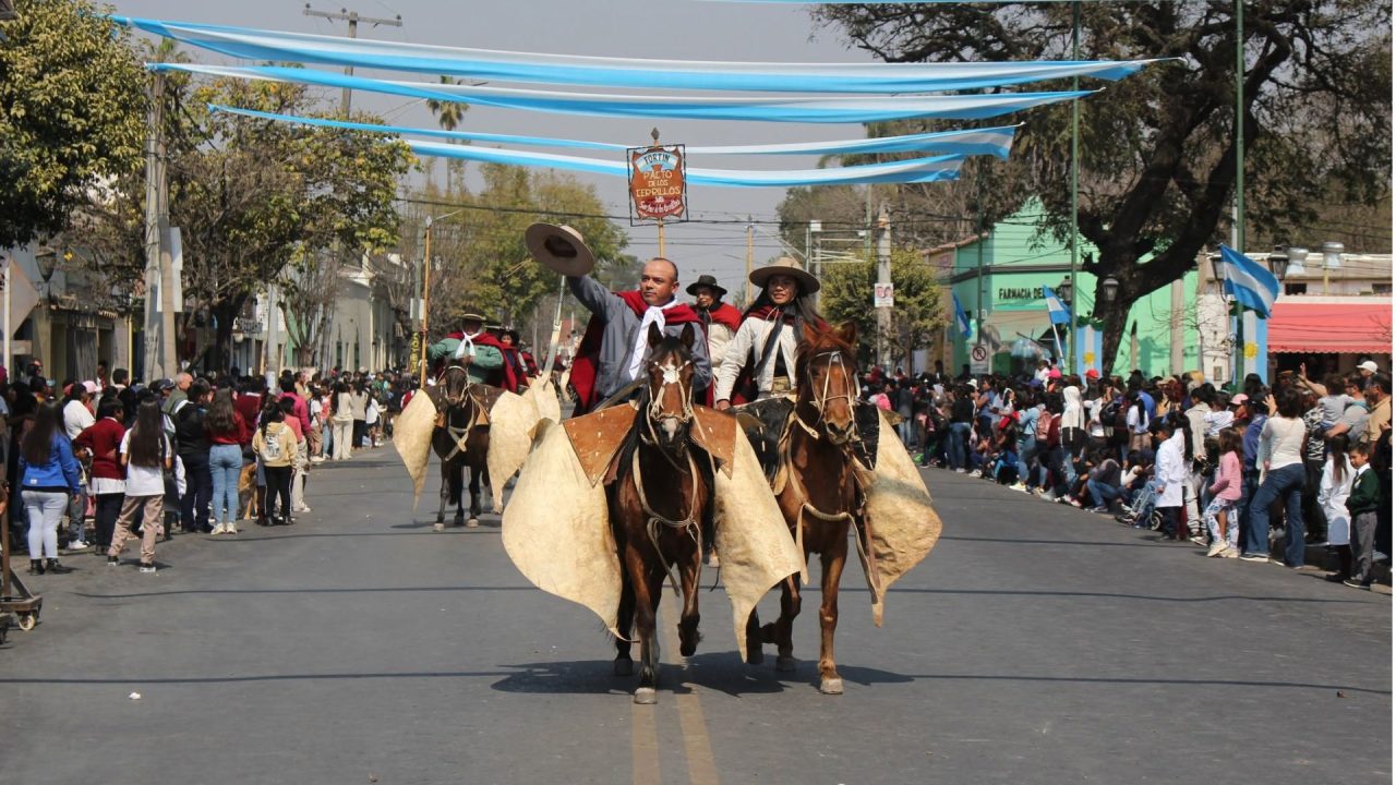 Cerrillos celebra a San Martín con un desfile y más de mil gauchos