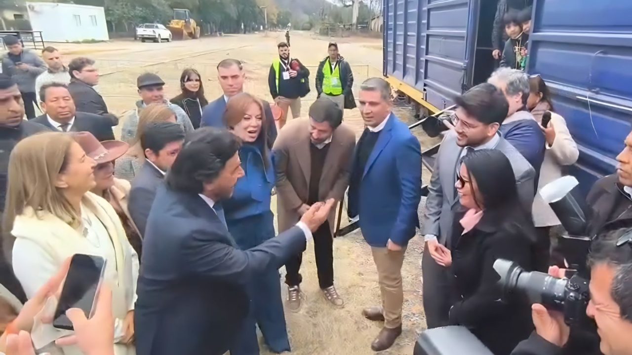 “Unos guarangos”: Sáenz apuntó contra los libertarios salteños durante el acto por la llegada del tren