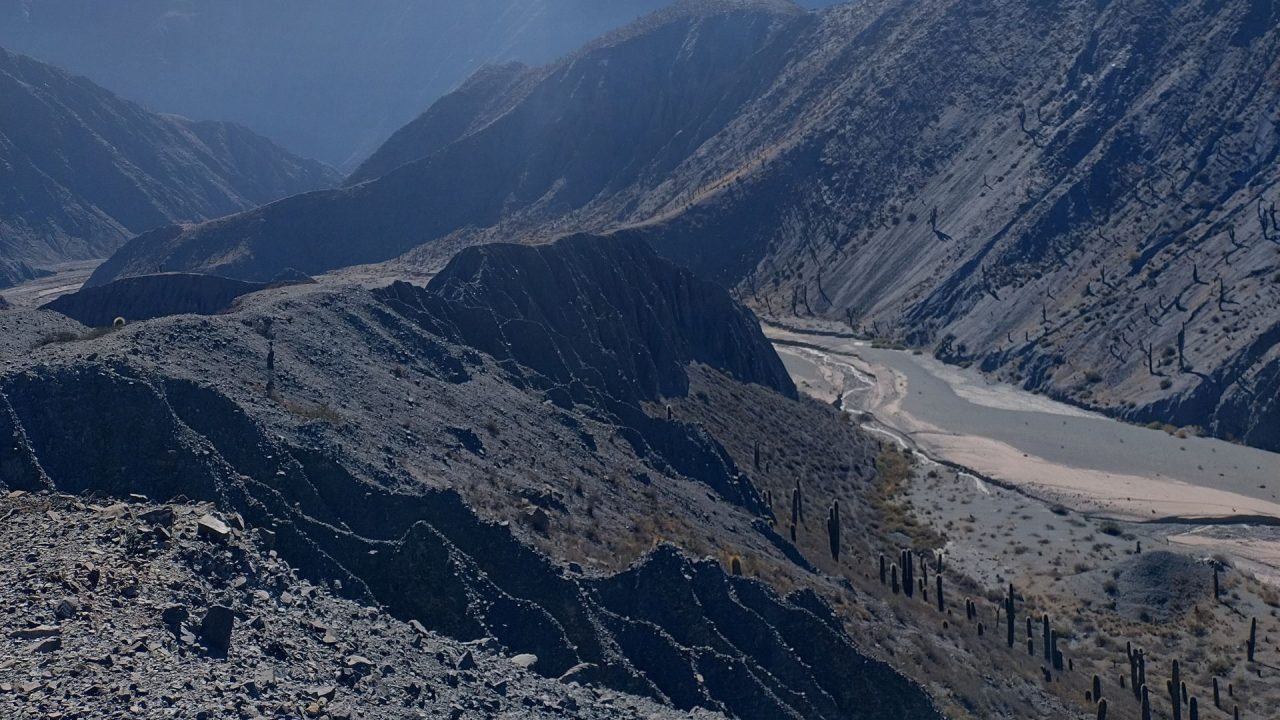Una tarde complicada por el viento: Rige alerta por Zonda en la zona montañosa del Valle de Lerma