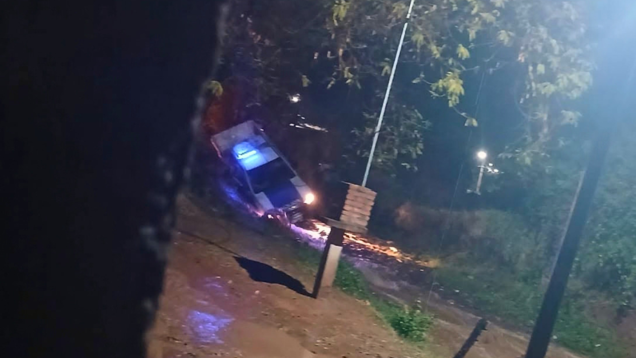 ¡Casi termina en tragedia! Lo que no se sabía del rescate a una madre y sus tres pequeños hijos bajo la lluvia