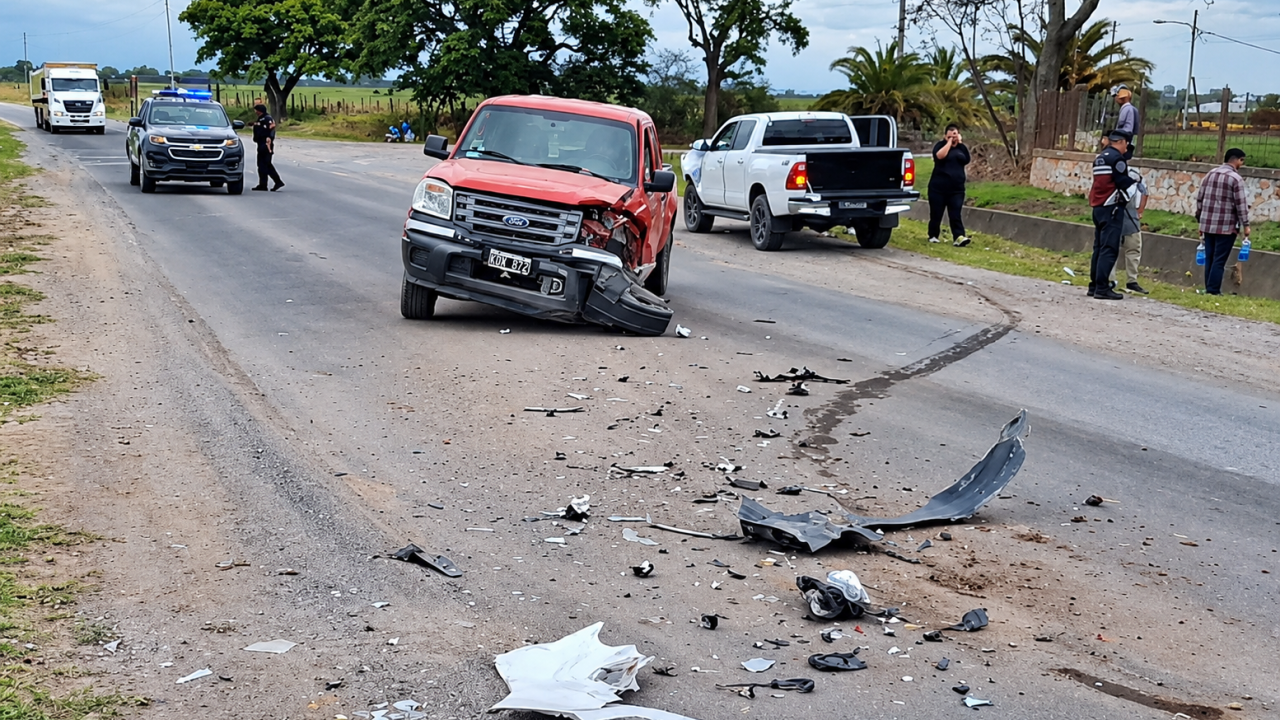Un adolescente de 17 años de El Carril conducía una de las camionetas que chocaron en la ruta 36 en la curva de La Florida