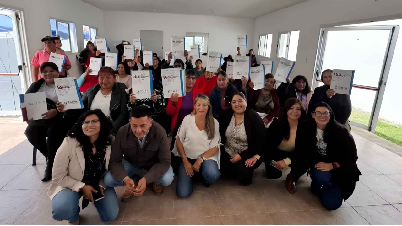 En Rosario de Lerma y La Merced se entregaron 42 escrituras de terrenos