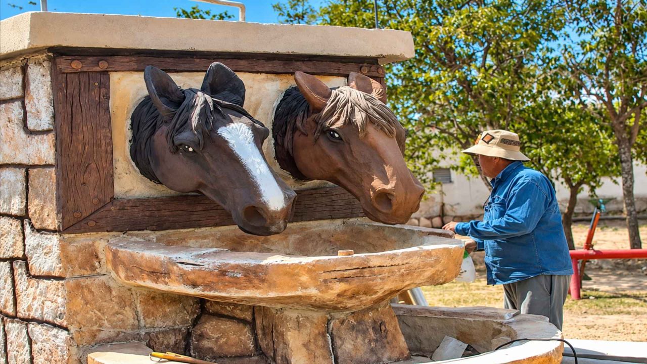 Un reloj cucú a lo gaucho: La particular obra que está a punto de inaugurarse en San Agustín