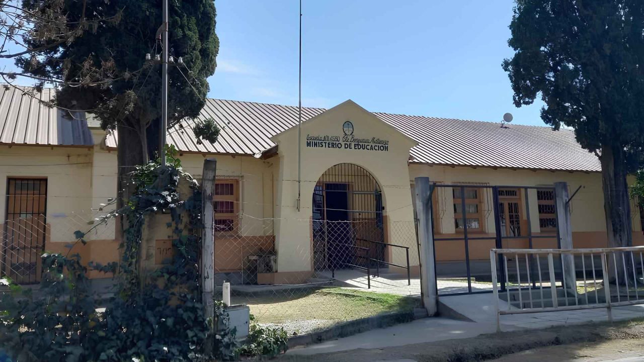 Sancionaron a un productor por los olores nauseabundos en la escuela de Las Blancas