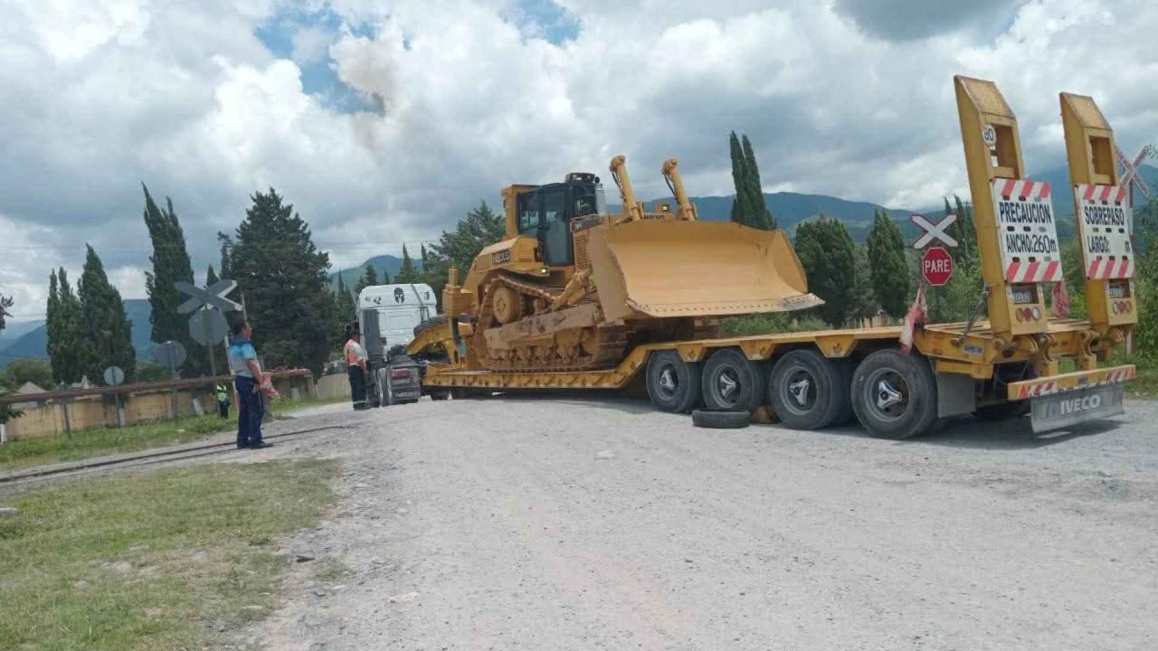 Campo Quijano: Entre dos y cuatro camiones sobredimensionados atraviesan el municipio cada mes